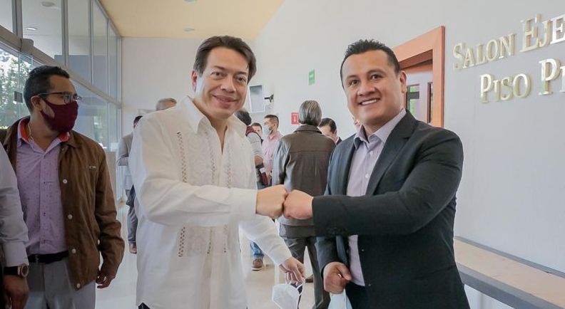 Luego del Nombramiento de  Mario Delgado Carrillo, lo felicita el Diputado Federal Carlos Torres Piña