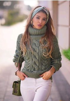 Y sigue la tendencia para este invierno de prendas tejidas.