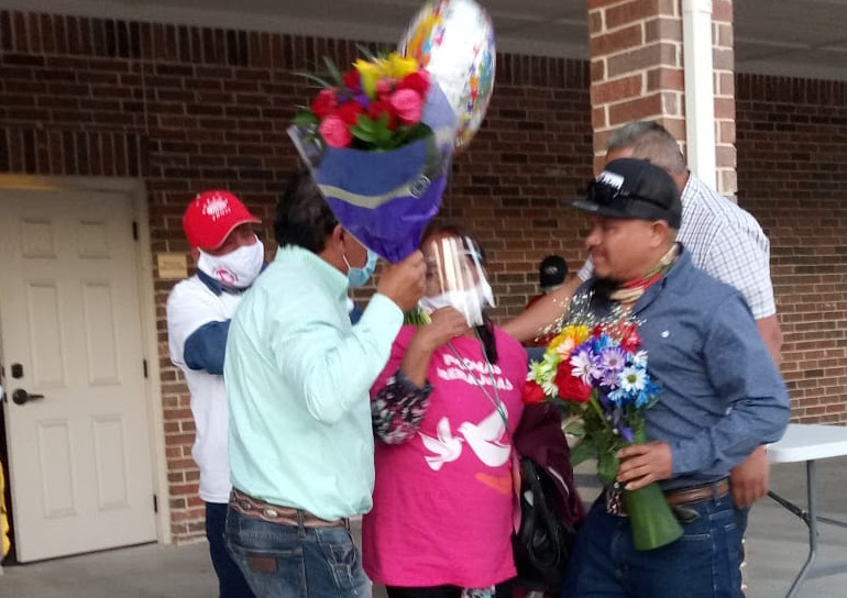 Se reencuentran 19 Palomas Mensajeras de Penjamillo con sus seres queridos en Texas