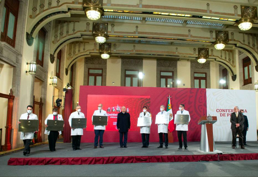 Gobierno de México reconoce con la Condecoración Miguel Hidalgo en Grado Placa al personal de salud de 980 hospitales COVID