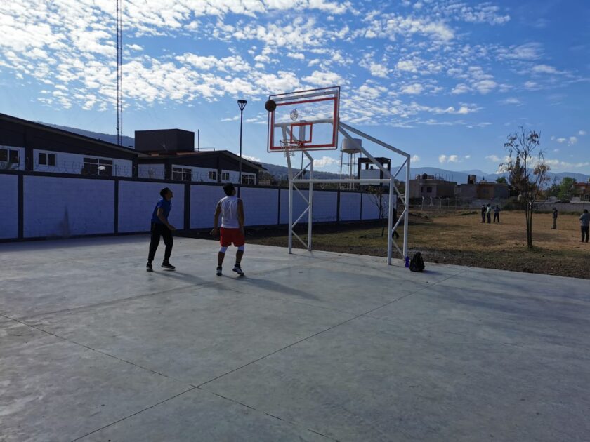 En Zamora construyen cancha deportiva en Linda Vista