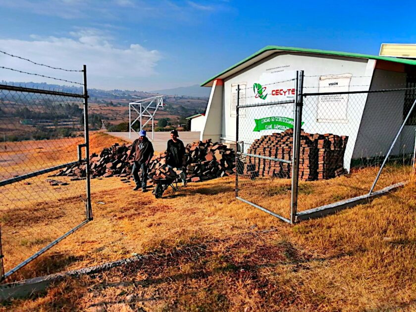 Unen esfuerzos padres de familia y directivos del CEMSaD de Tziritzícuaro, en beneficio del estudiantado