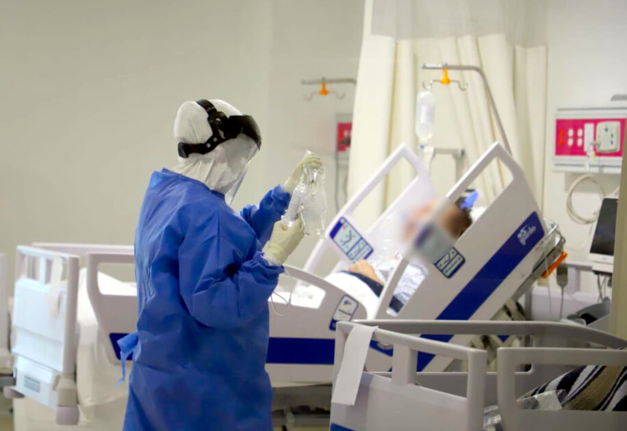 Lleno, el Hospital Civil en atención para pacientes COVID-19