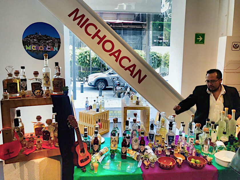 Sedeco realiza acciones permanentes de apoyo al sector mezcalero