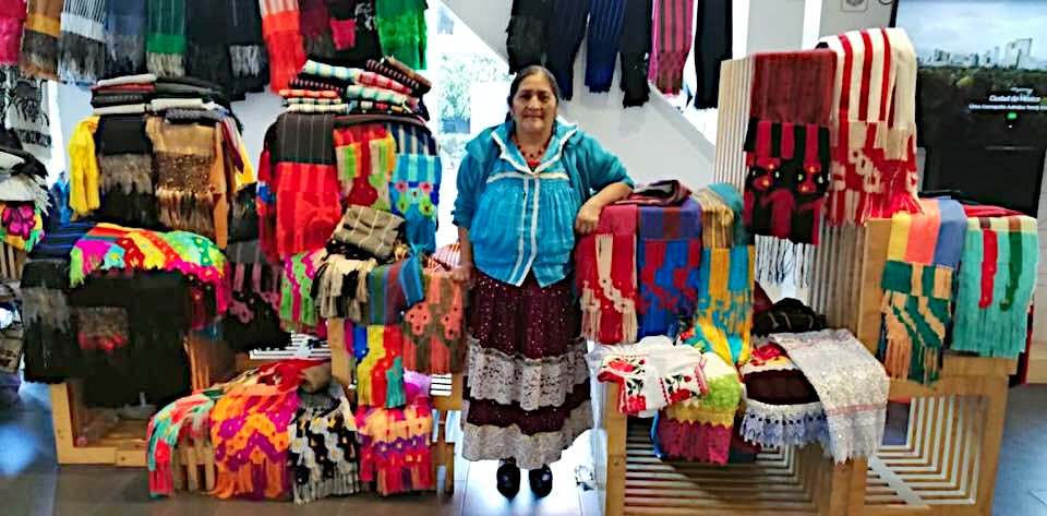 Mujeres artesanas, orgullo de Michoacán