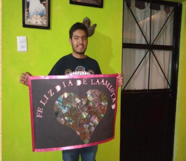 Alumnos del CEMSaD de Santiago Undameo envían mensaje alusivo al 14 de febrero