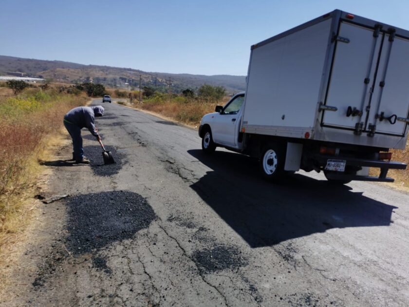 Brindan mantenimiento a acceso en El Sauz de Magaña