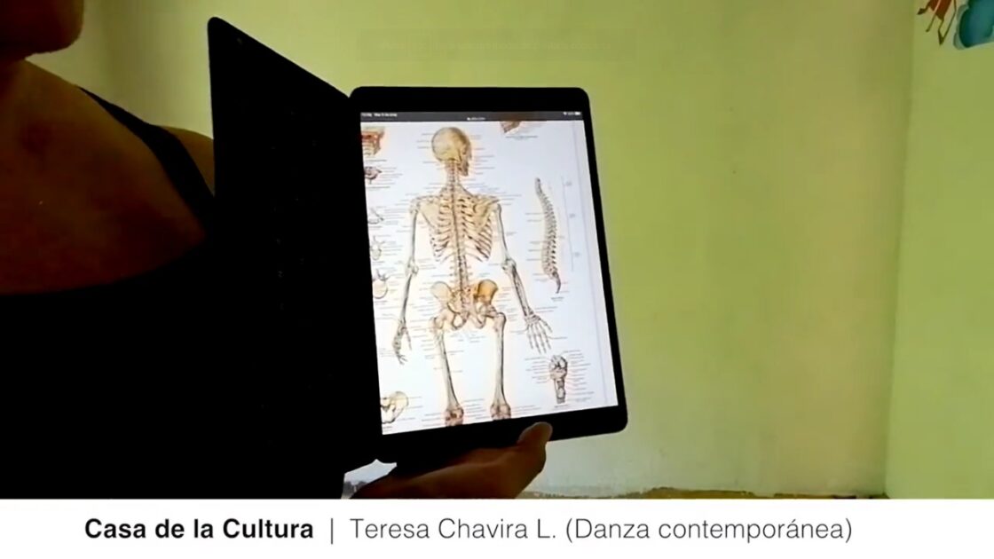 En línea, cápsula sobre la alineación correcta para bailar