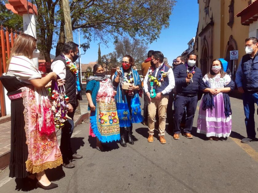 Brilla con nuevos colores el Pueblo Mágico de Paracho