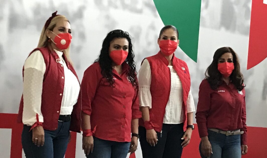 Ivonne Pantoja Abascal Coordinadora Territorial se reúne con un grupo de mujeres PRIISTAS en Zamora.