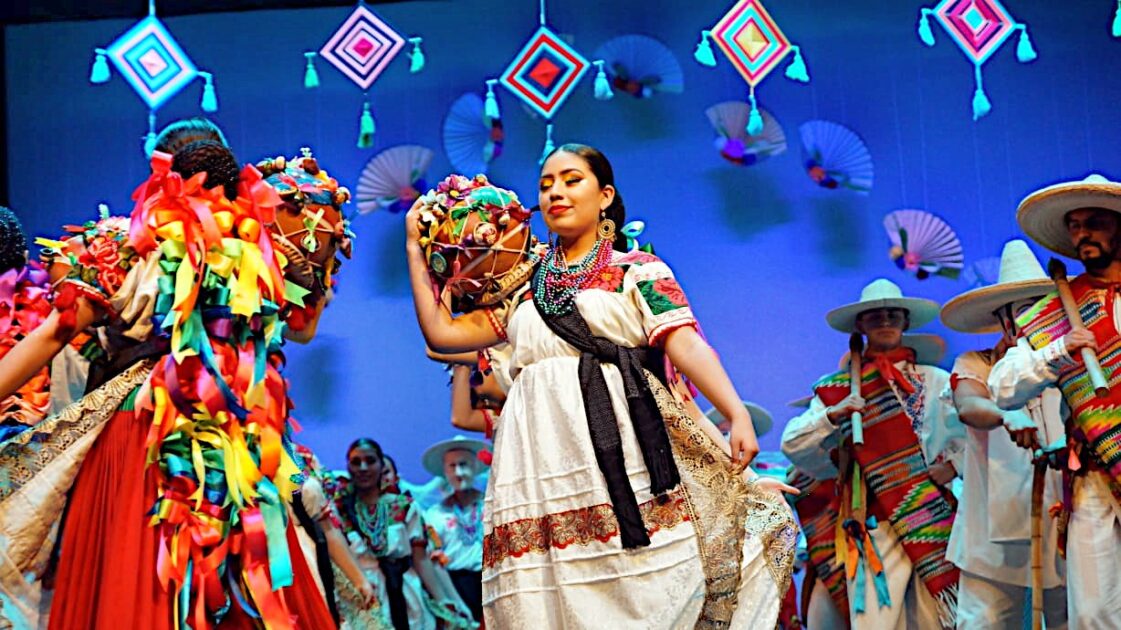 El Ballet Folklórico de Michoacán celebra 63 años