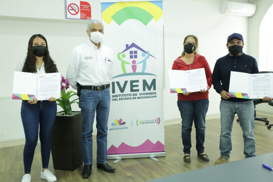 Entrega IVEM créditos para el pago de lotes en beneficio de 23 familias   (Fotonota)