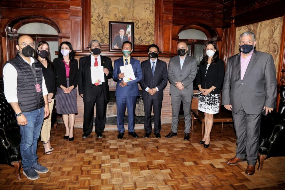 Da posesión Armando Hurtado a subsecretario de Educación Básica y a rector de la Universidad Intercultural Indígena