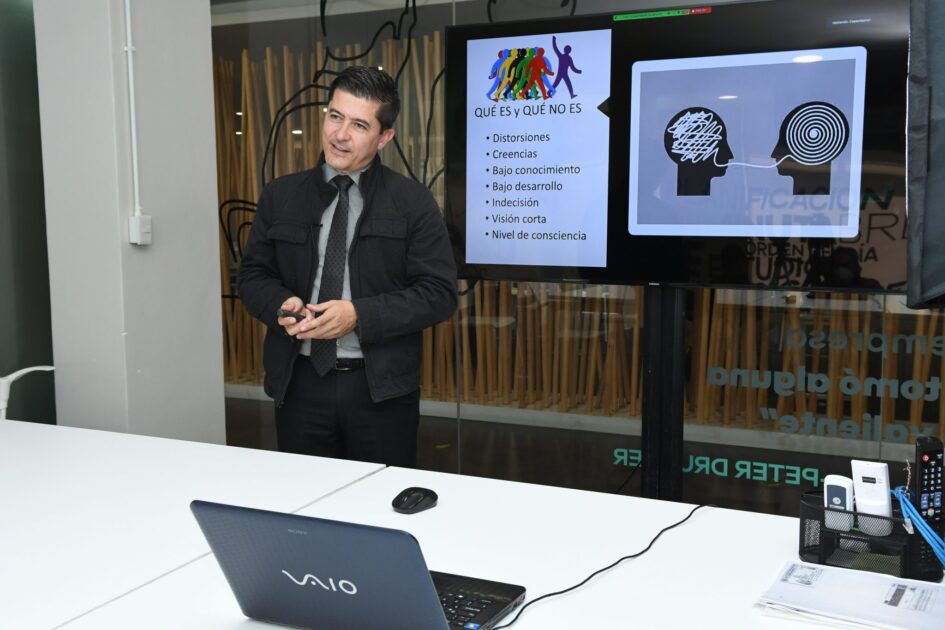 Desarrollar liderazgo para alcanzar objetivos empresariales, capacitación en Espacio Emprendedor