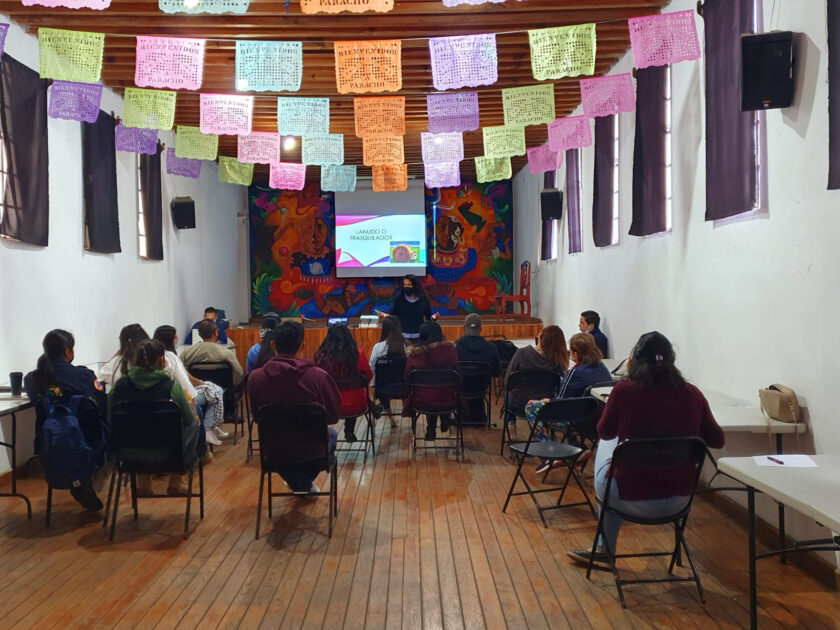 Capacita Espacio Emprendedor Uruapan a empresarios de Paracho