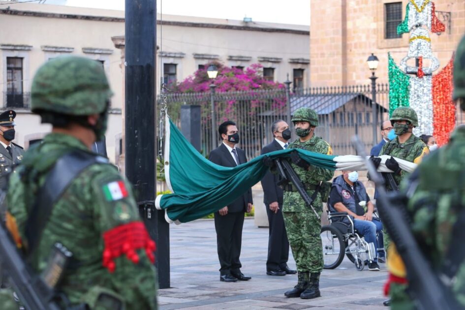 Izan Bandera a media asta en memoria a víctimas del 15 de septiembre del 2008