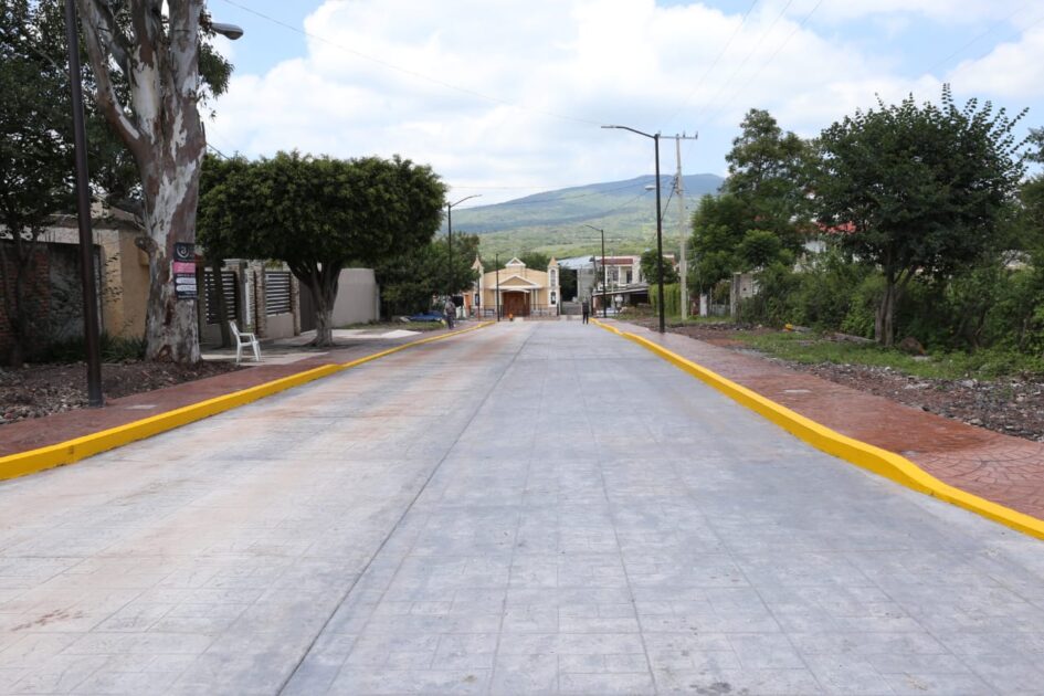 Esperamos mas de 20 años para  contar con vialidades dignas: habitante de Ecuandureo