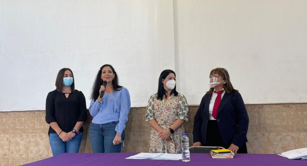 Orientan a adultos mayores sobre la importancia de tener un testamento