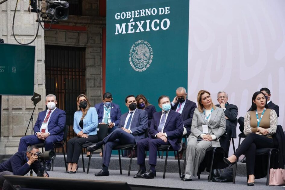 Asiste Bedolla al informe de actividades de Zoé Robledo, director del IMSS