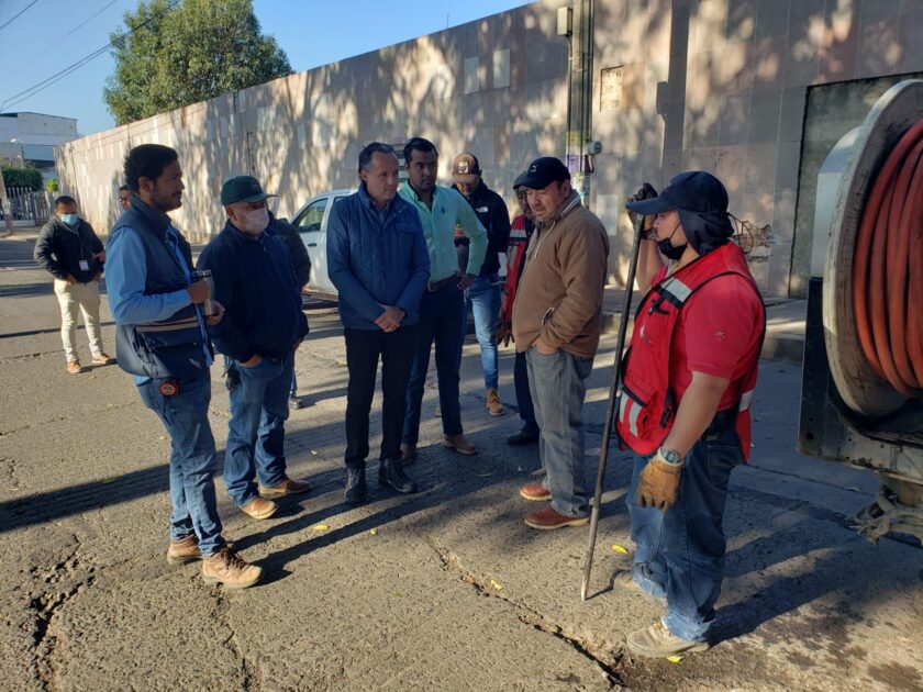 Repara SAPAZ colector de la calle Madero Sur
