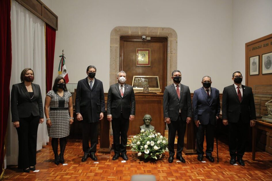 Convoca Bedolla a funcionarios a trabajar por el bienestar colectivo, reto que legó Melchor Ocampo