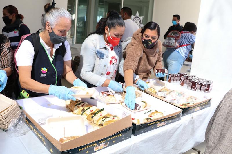 Festeja Bedolla Día de Reyes con niñas y niños de padres policías en Michoacán