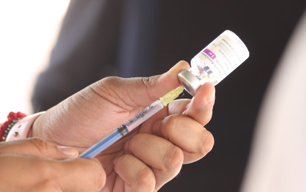 Llevan a cabo IMSS Michoacán y Sector Salud estatal en vacunación intensiva contra COVID-19 en el mes de abril