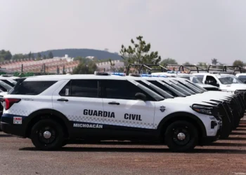 Vehículos de la Guardia Civil en Michoacán, México, lista para operativos.
