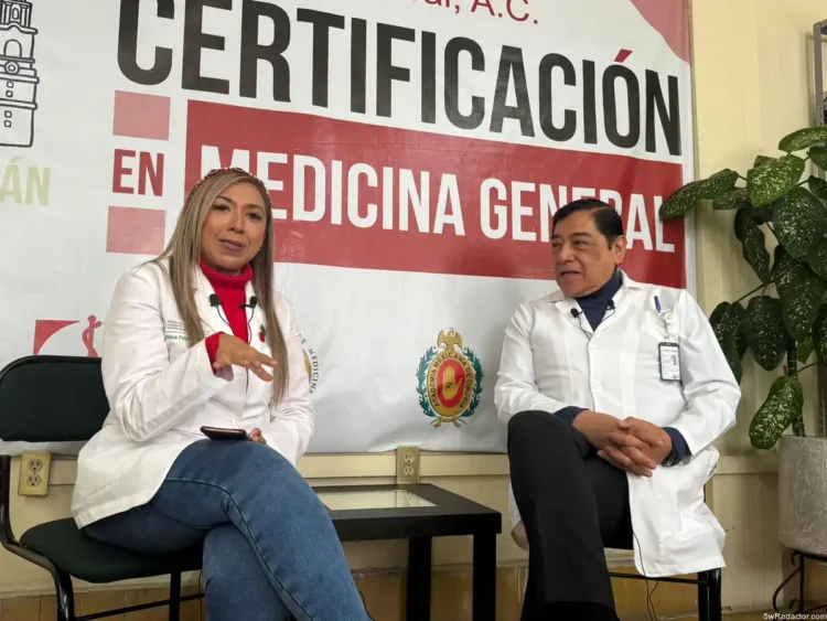 Certificación en medicina general, charla con profesionales en un evento médico.